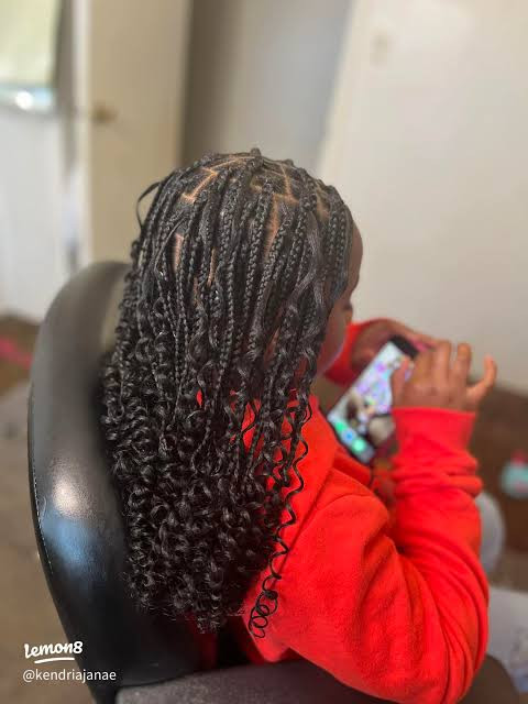No Bangs Mid-Back Braids With Wavy Curly Ends No Bangs Mid-Back Braids With Wavy Curly Ends — Kids Knotless Braids