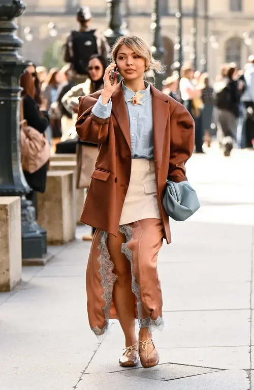 Oversized Blazer with a Lapel Brooch and Lace Trim Oversized Blazer with a Lapel Brooch and Lace Trim — Brooch Outfits