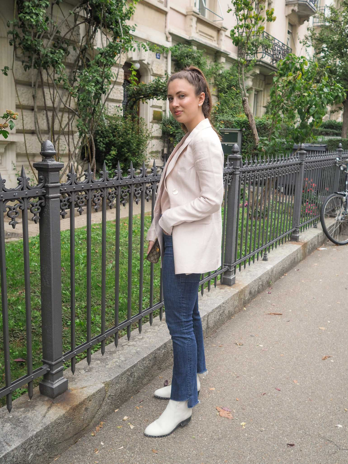 Smart Casual Pink Blazer and Dark Jeans Smart Casual Pink Blazer and Dark Jeans — Switzerland Outfits