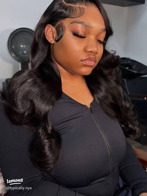 Natural Hairline With Wavy Black Hair Natural Hairline With Wavy Black Hair — Frontal Sew In