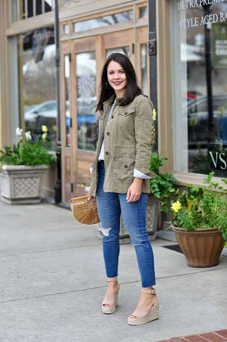 Casual Utility: Skinny Jeans with a Ripped Detail and Utility Jacket Casual Utility: Skinny Jeans with a Ripped Detail and Utility Jacket — Jeans Outfits