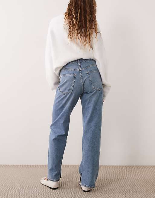 Split Hem Jeans with Crew Neck Sweater and Flats Split Hem Jeans with Crew Neck Sweater and Flats — Boyfriend Jeans