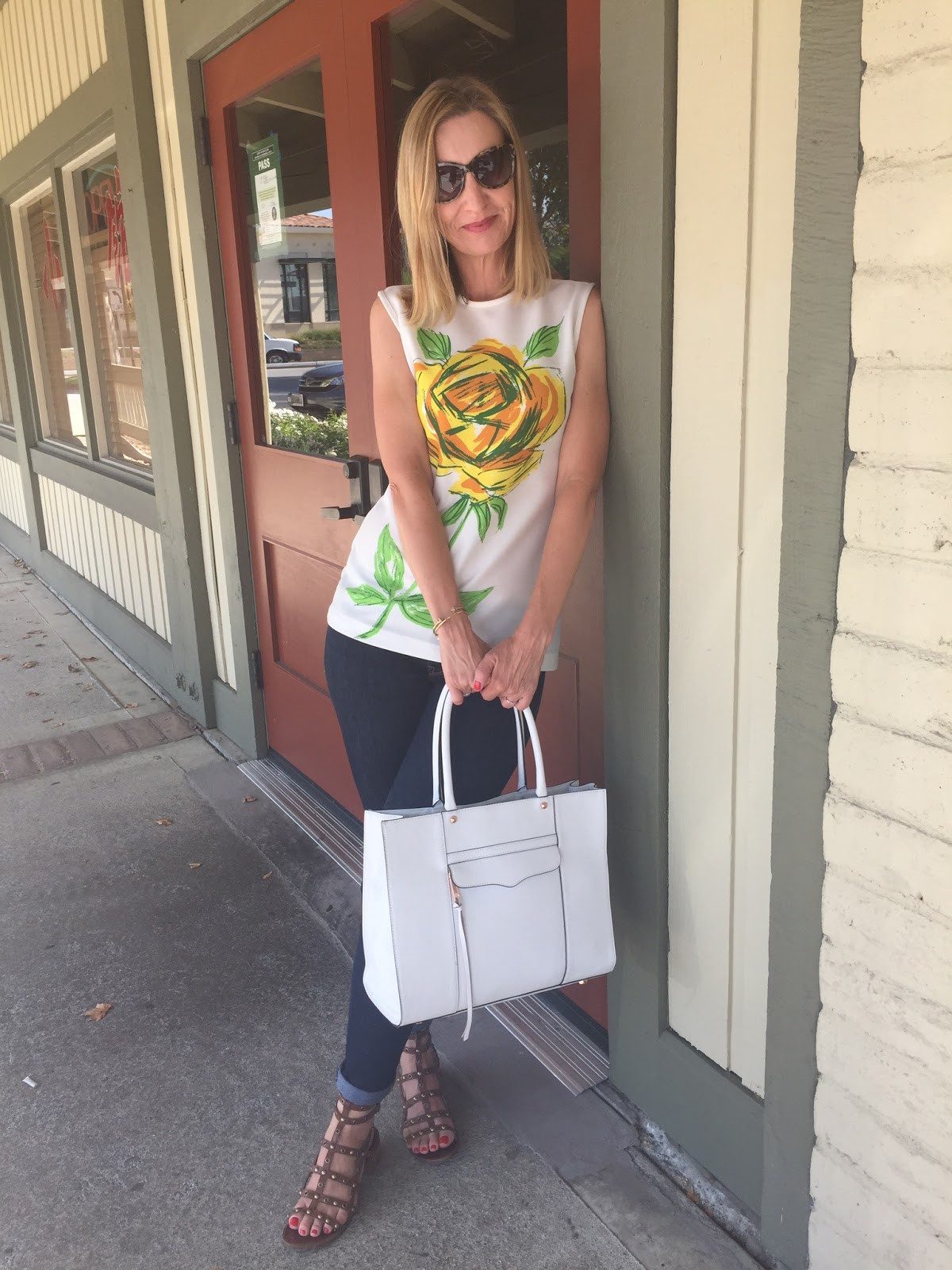 Bold Floral Print Top with Skinny Jeans and Gladiator Sandals — Mod Outfits