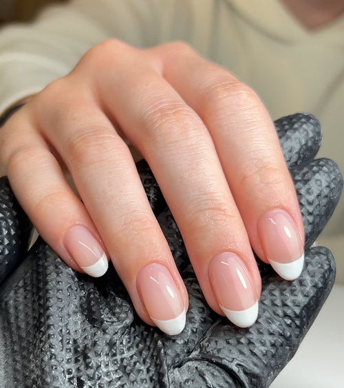 Short Oval Classic French Manicure Nails Short Oval Classic French Manicure Nails — Hard Gel Nails