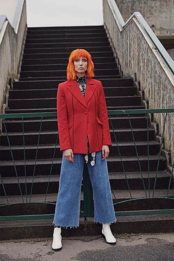 Bright Green Velvet Trousers with Long Black Coat Bright Green Velvet Trousers with Long Black Coat — Berlin Outfits