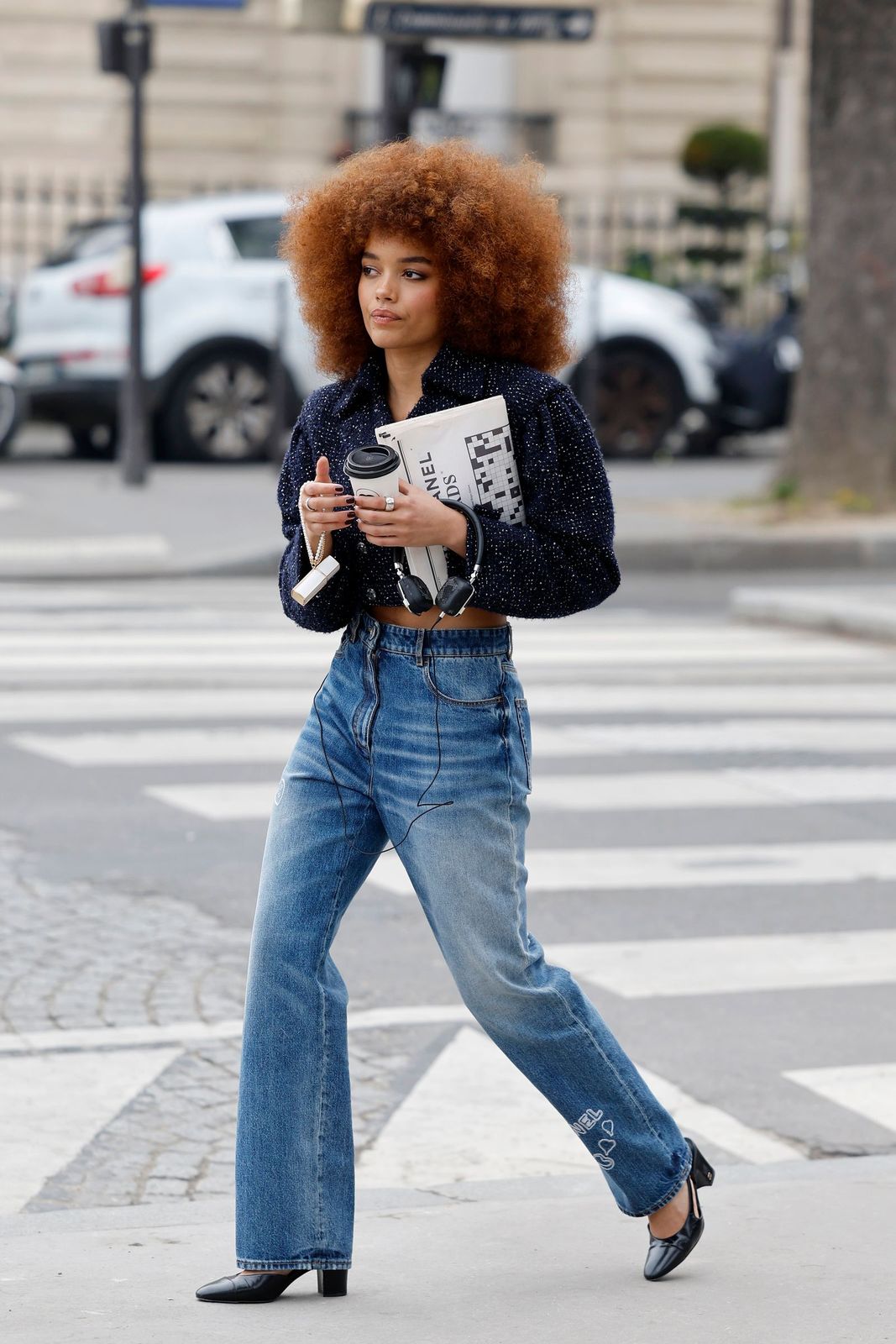 Street Style with Tweed Jacket and Wide-Leg Jeans — Block Heels Outfits