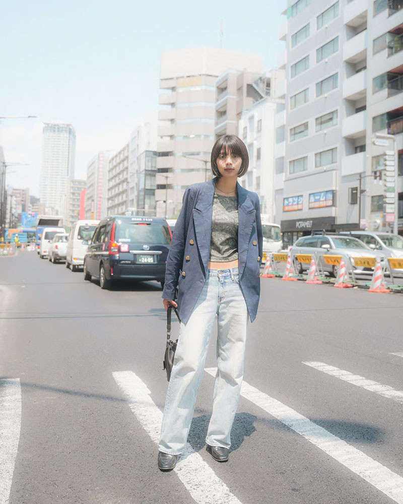 Smart Casual Blend: Navy Blazer Over Camouflage Tee and Jeans — Tokyo Outfits