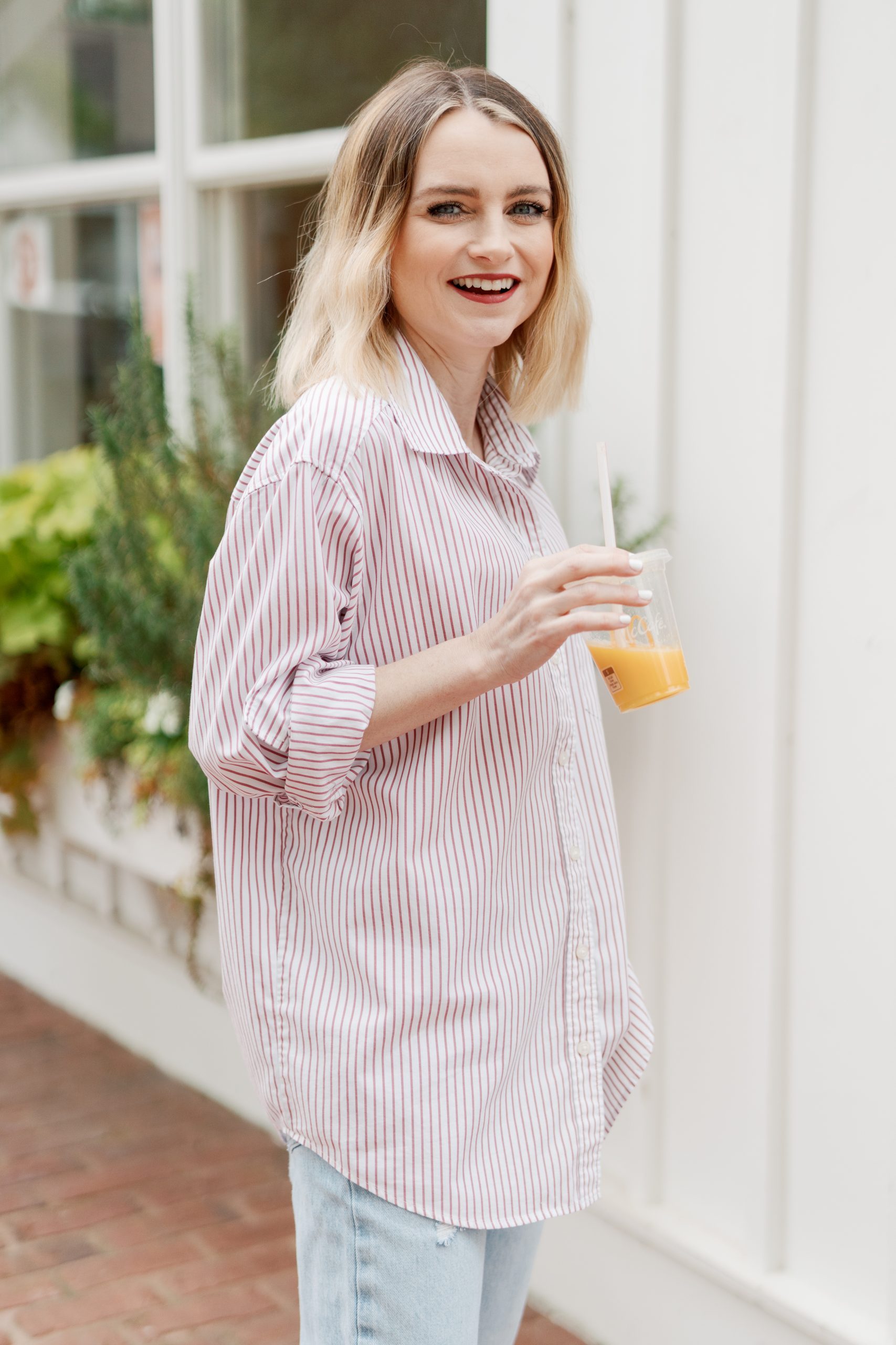 Light Wash Ripped Jeans Outfit Idea — Oversized Shirt Outfits