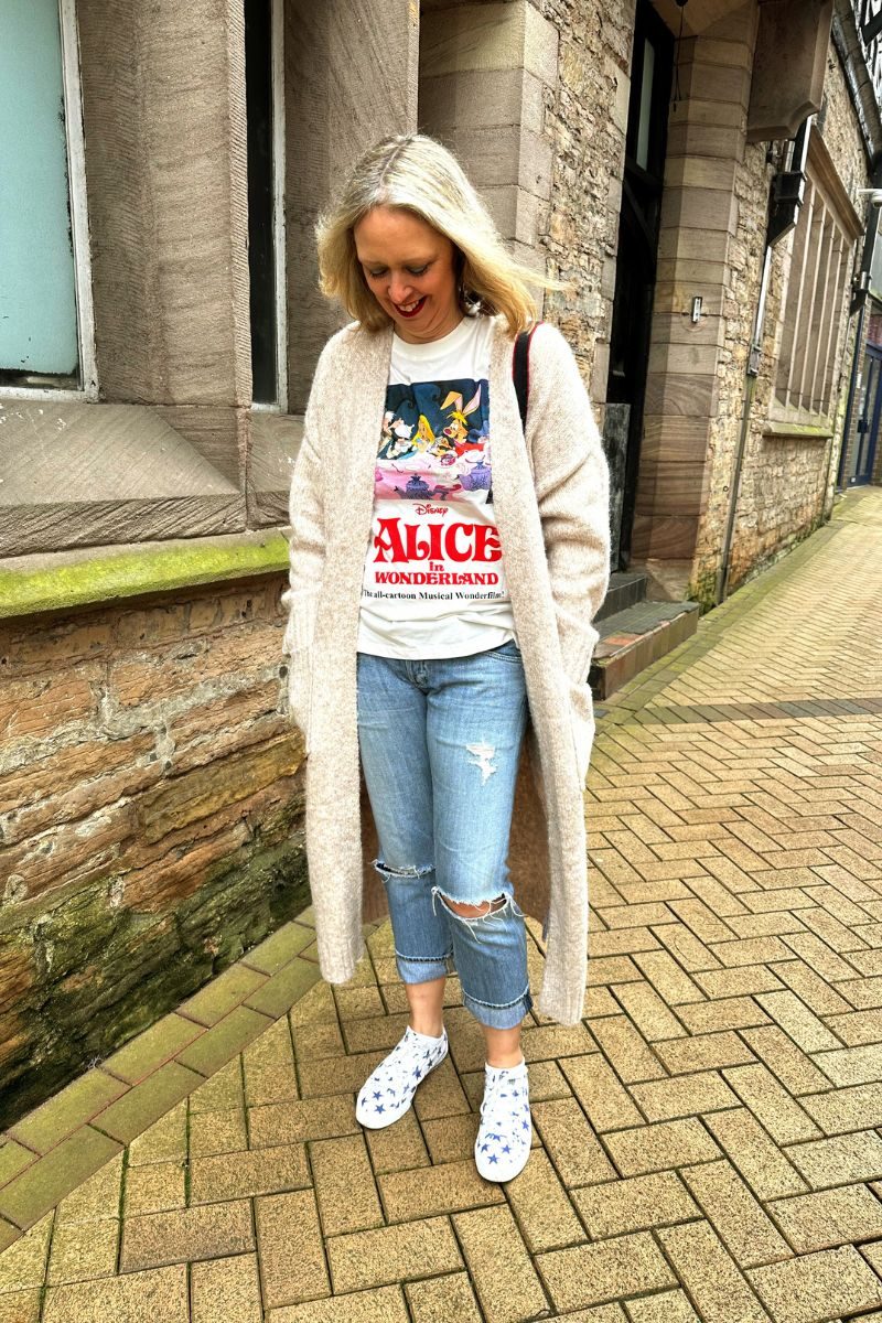 Star Power: Blue Converse with Graphic Tee and Long Cardigan — Converse Outfits