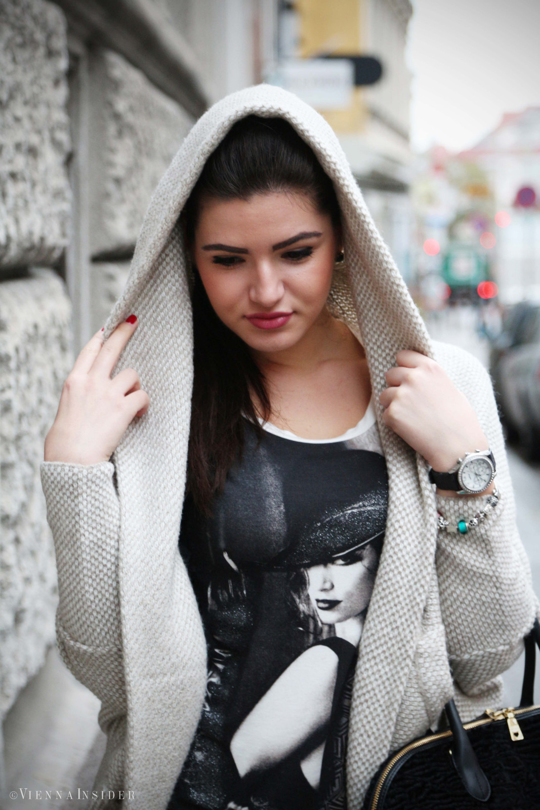 Grey Hooded Cardigan Over Graphic T-Shirt Grey Hooded Cardigan Over Graphic T-Shirt — Vienna Outfits