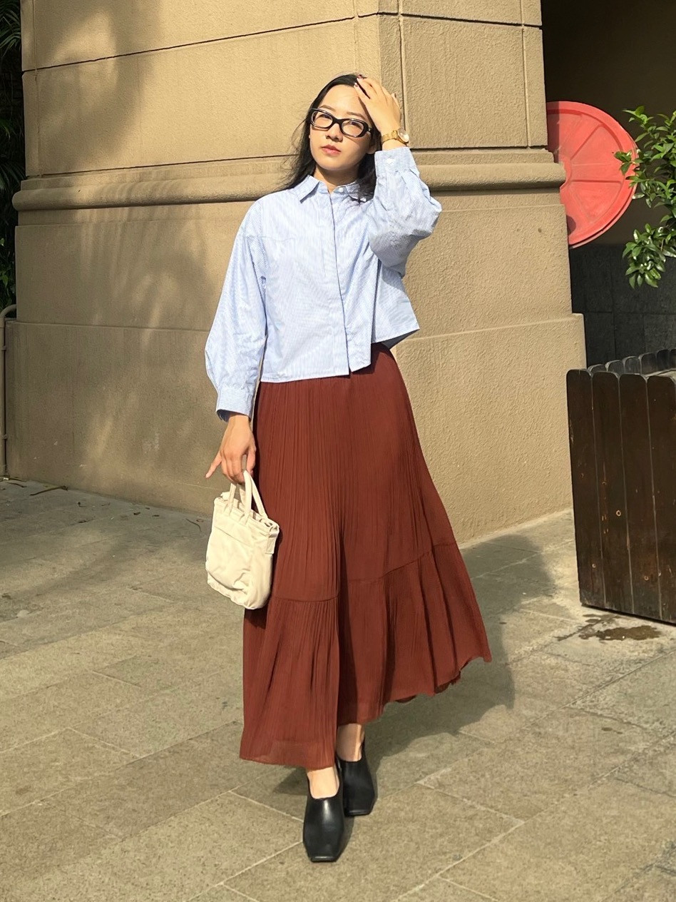 Brown Pleated Tiered Maxi Skirt with Striped Shirt Brown Pleated Tiered Maxi Skirt with Striped Shirt — Tiered Skirt Outfits