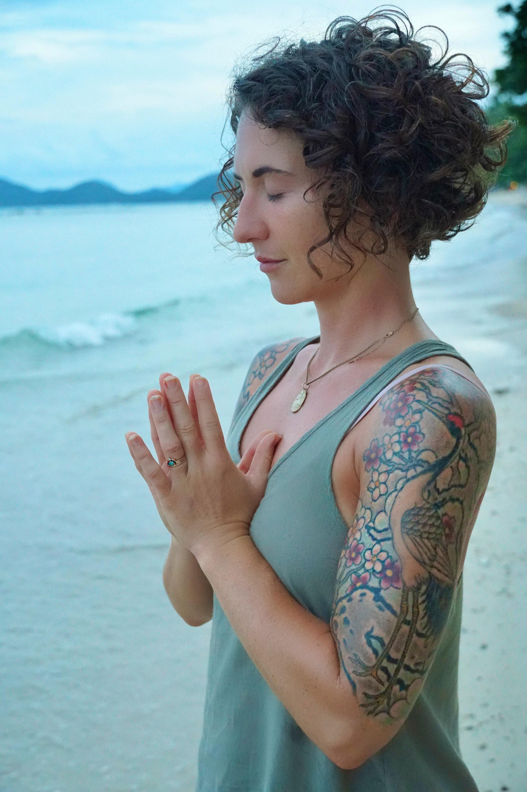 Natural Curls for a Beachside Flow Natural Curls for a Beachside Flow — Yoga Hairstyles