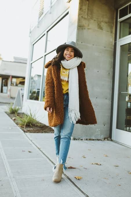 Brown Teddy Coat and Yellow Sweater for Cozy Fall Days Brown Teddy Coat and Yellow Sweater for Cozy Fall Days — Seattle Outfits