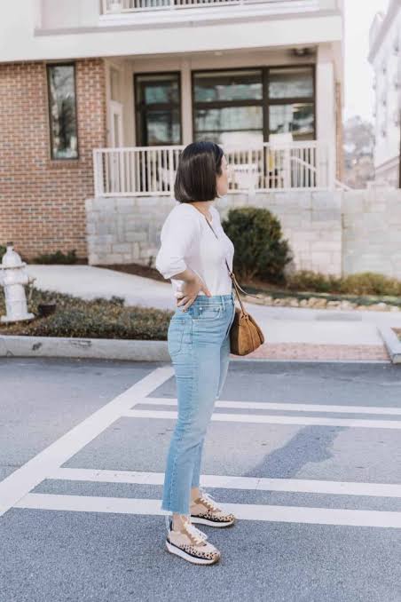 Leopard Print Chunky Sneakers with Jeans and White Top Leopard Print Chunky Sneakers with Jeans and White Top — Chunky Sneakers Outfits