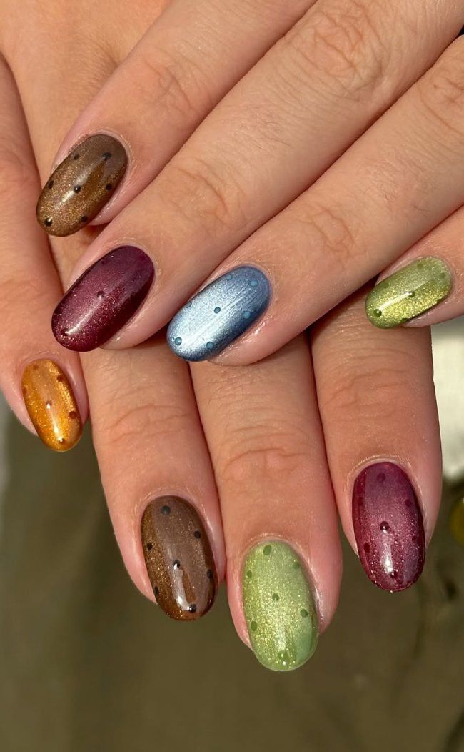 Cat Eye Skittle With Dots Short Oval Nails Cat Eye Skittle With Dots Short Oval Nails — Skittle Nails