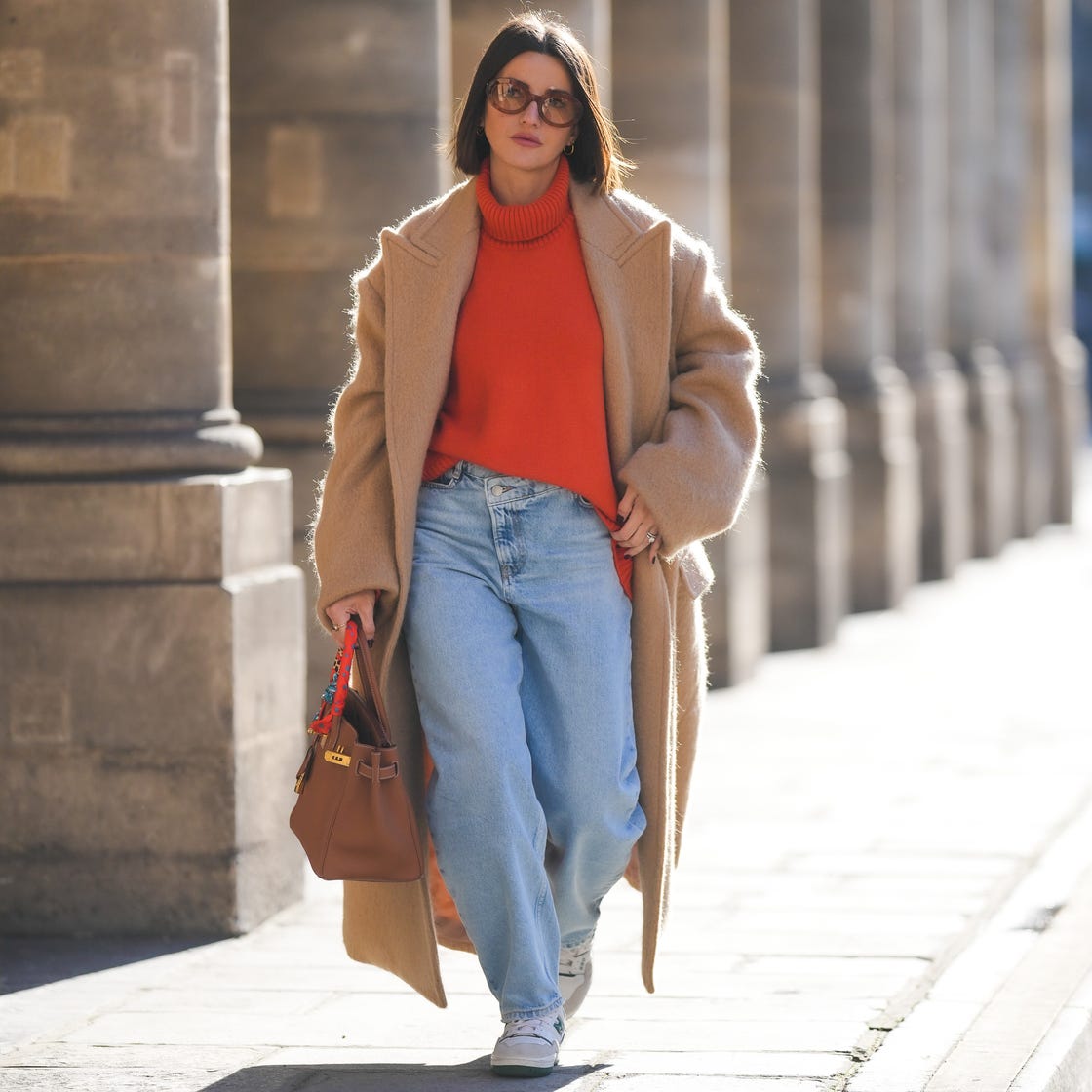 Baggy Mom Jeans with Orange Turtleneck and Oversized Coat — Mom Jeans Outfits