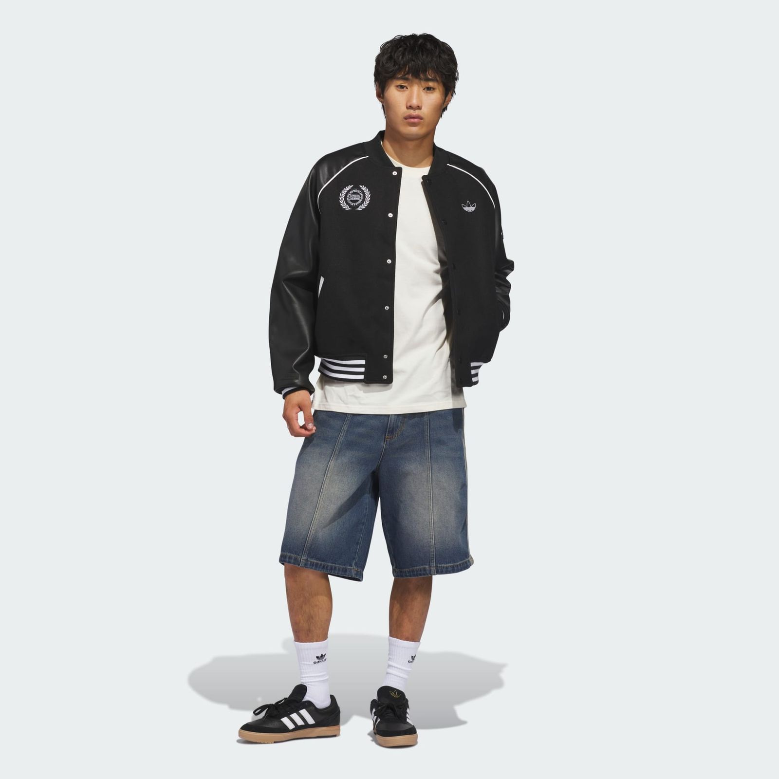Streetwear Varsity Jacket with Distressed Denim Shorts Streetwear Varsity Jacket with Distressed Denim Shorts — Varsity Jacket Outfits