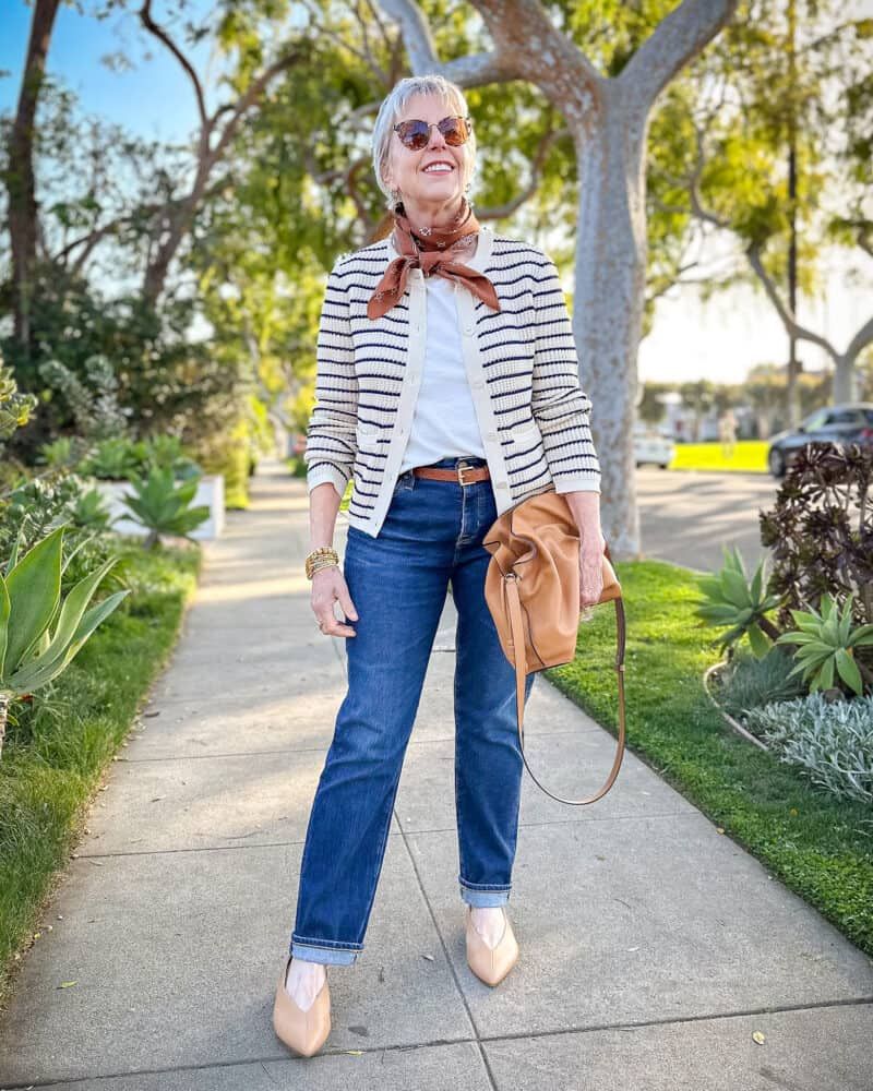 Striped Cardigan and Neck Scarf with Straight Leg Jeans Striped Cardigan and Neck Scarf with Straight Leg Jeans — Boyfriend Jeans Outfits