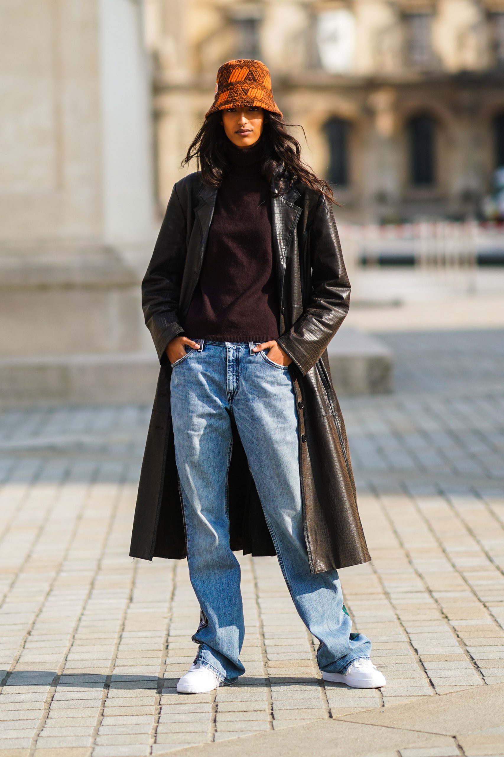 Casual Outing: White Air Force 1s with Straight-Leg Jeans and a Croc-Effect Trench — Air Force 1 Outfits