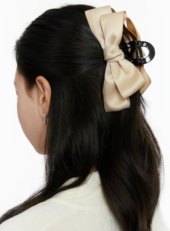 Mid-Back Straight Dark Brown With Bow Clip — Securing The Top Section Of Hair — Half Up Claw Clip