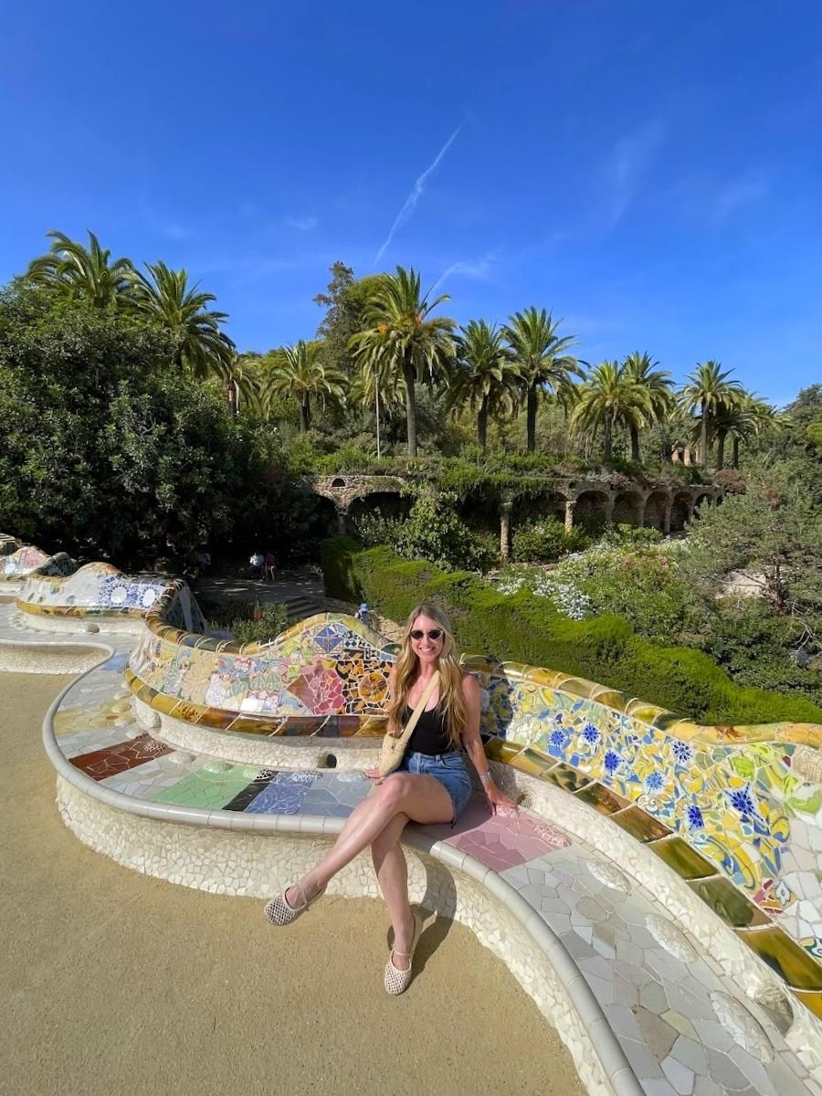 Casual Denim Shorts and Tank Top for Park Visits — Barcelona Outfits