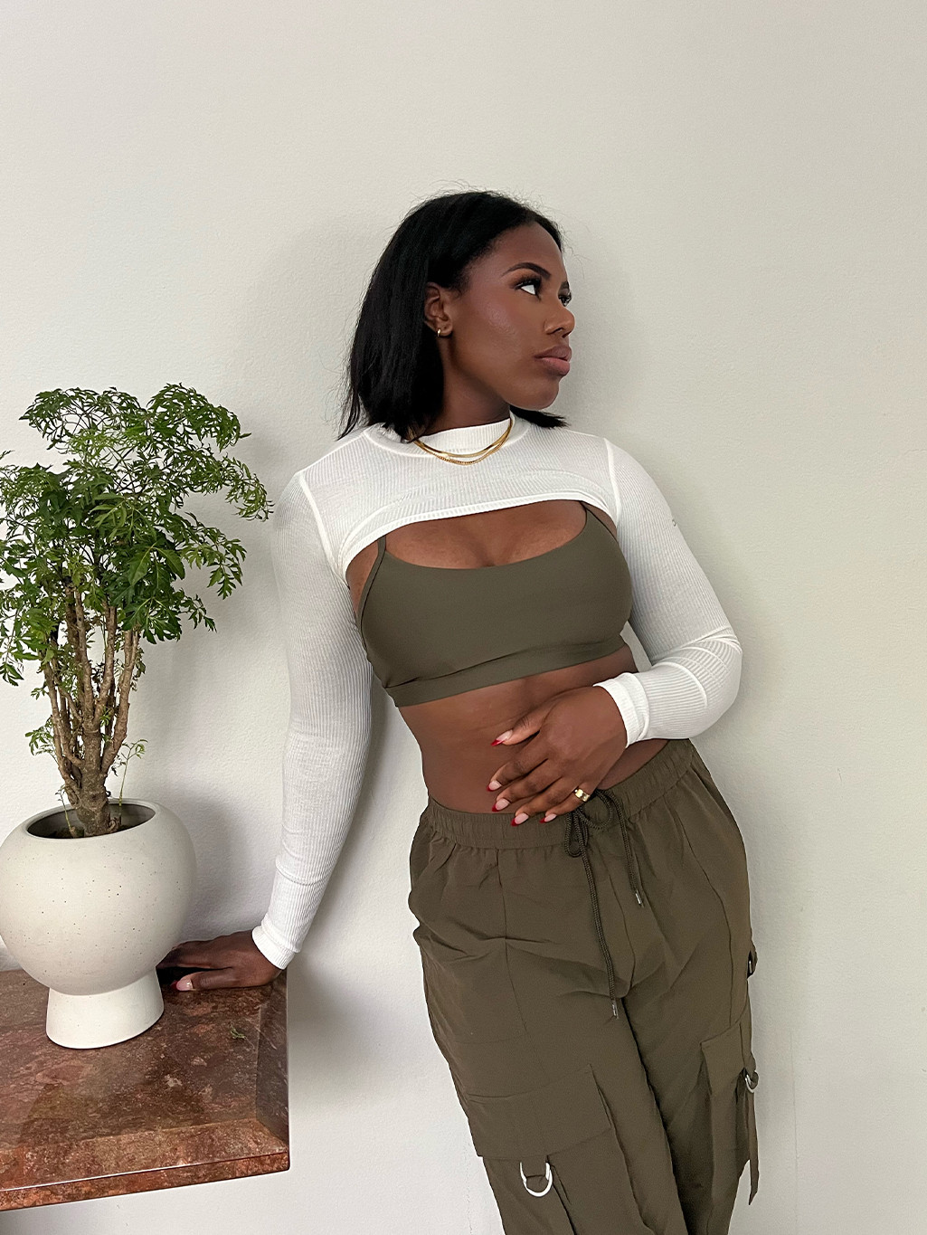 Ribbed Knit Shrug over Sports Bra with Cargo Pants — Alo Outfits