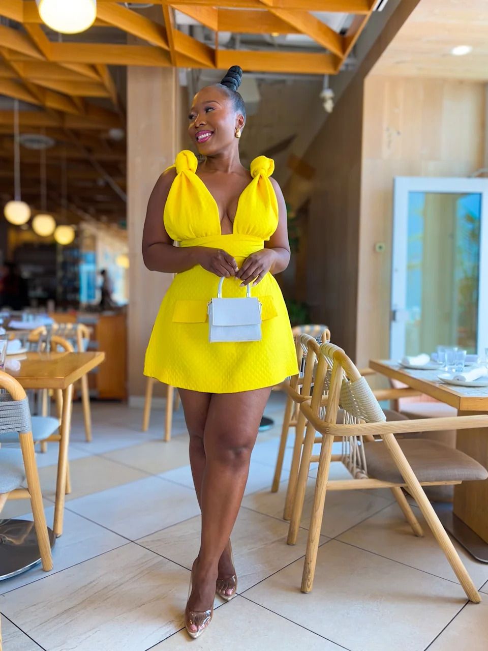 Olive Green Wide-Leg Pants with Tube Top and Open Shirt Olive Green Wide-Leg Pants with Tube Top and Open Shirt — Outfits for Big Thighs