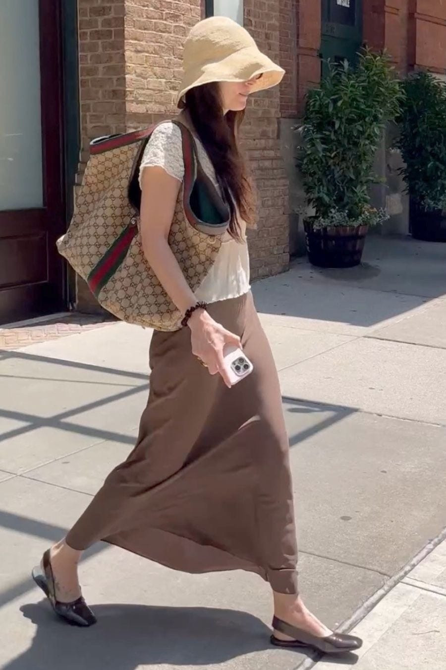 Street Style with Embroidered Gucci Handbag Street Style with Embroidered Gucci Handbag — Gucci Bag Outfits
