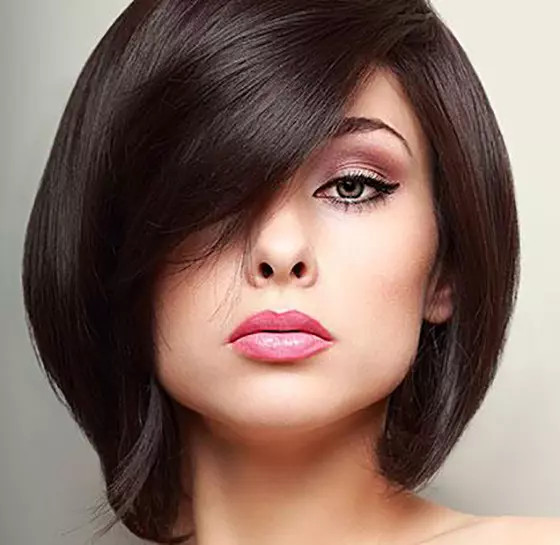 Chin-Length Bob With Blunt Bangs Chin-Length Bob With Blunt Bangs — Hairstyles for Chubby Faces