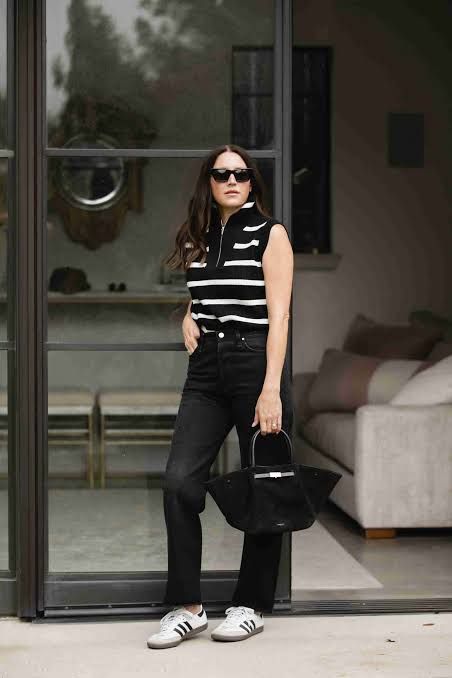 Effortless Weekend: Black Jeans with a Striped Mock Neck Top Effortless Weekend: Black Jeans with a Striped Mock Neck Top — Black Jeans Outfits