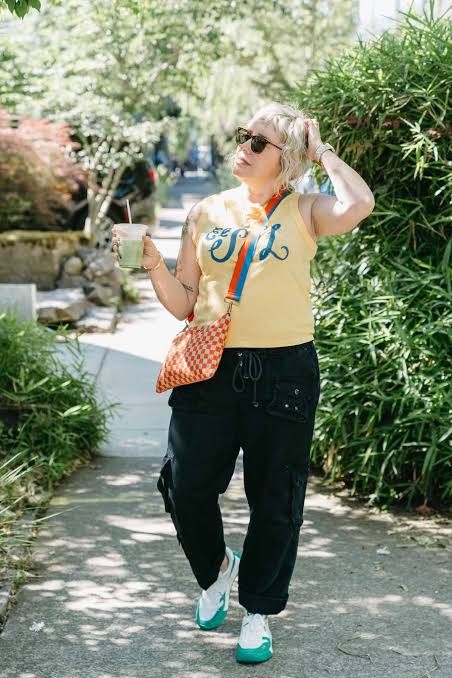 Yellow Graphic Tank with Black Cargo Pants Yellow Graphic Tank with Black Cargo Pants — Colorful Outfits