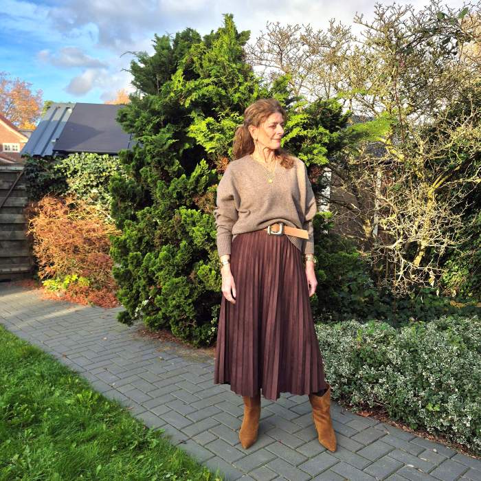 Autumn Casual: Suede-Like Pleated Skirt with Knit Sweater and Boots — Pleated Skirt Outfits