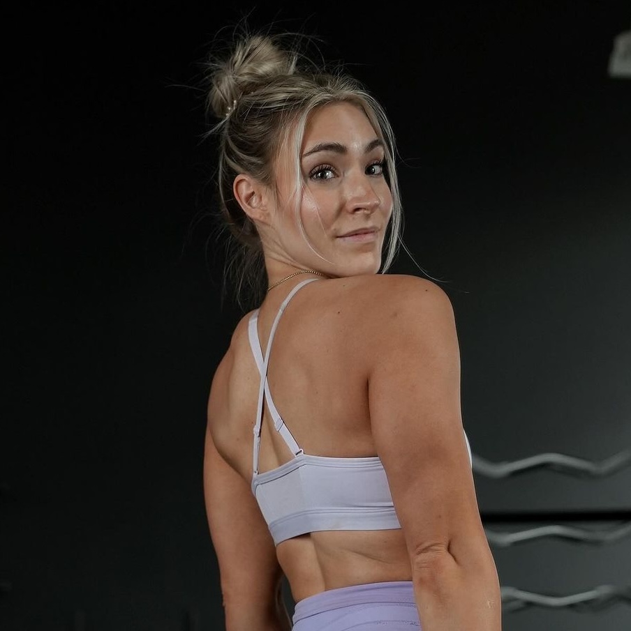 Messy Bun With Root Shadow Messy Bun With Root Shadow — Gym Hairstyles