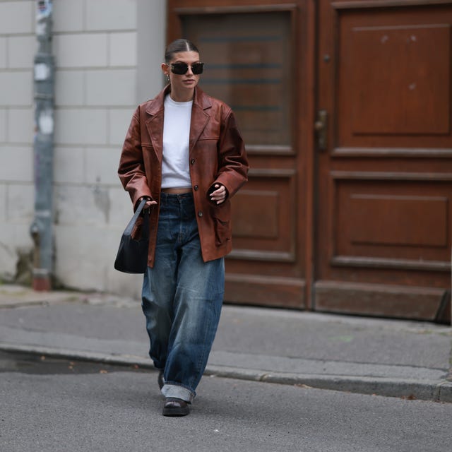 Dark Wash Barrel Jeans with Leather Blazer and Loafers Dark Wash Barrel Jeans with Leather Blazer and Loafers — Barrel Jeans Outfits