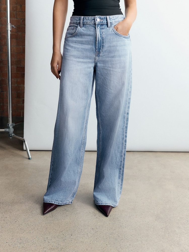 Extreme Wide Leg Jeans with Burgundy Pointed-Toe Heels