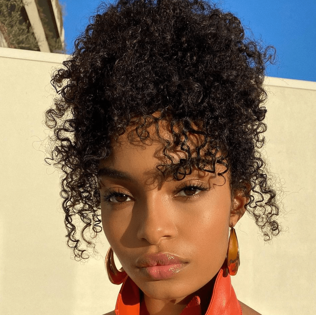 Voluminous Collarbone Blowout With Curtain Bangs Voluminous Collarbone Blowout With Curtain Bangs — 3C Hairstyles