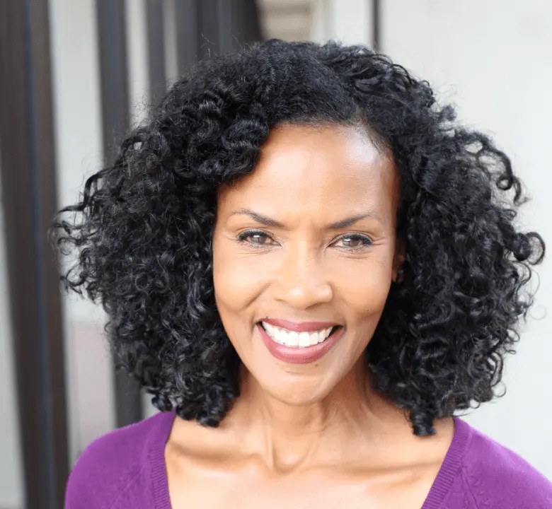 Collarbone Bob With Natural Curls Collarbone Bob With Natural Curls — Haircuts for Black Women Over 50