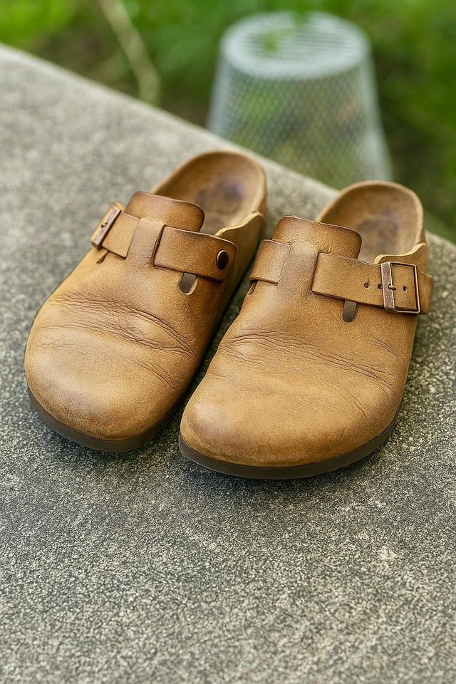 Worn-In Tan Leather Birkenstock Bostons for Casual Style Worn-In Tan Leather Birkenstock Bostons for Casual Style — Birkenstock Boston Outfits