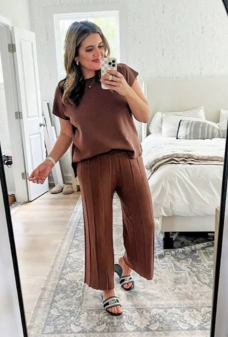 Paperbag Waist Pants and Tank for Smart Casual — Outfits for Mom Bod