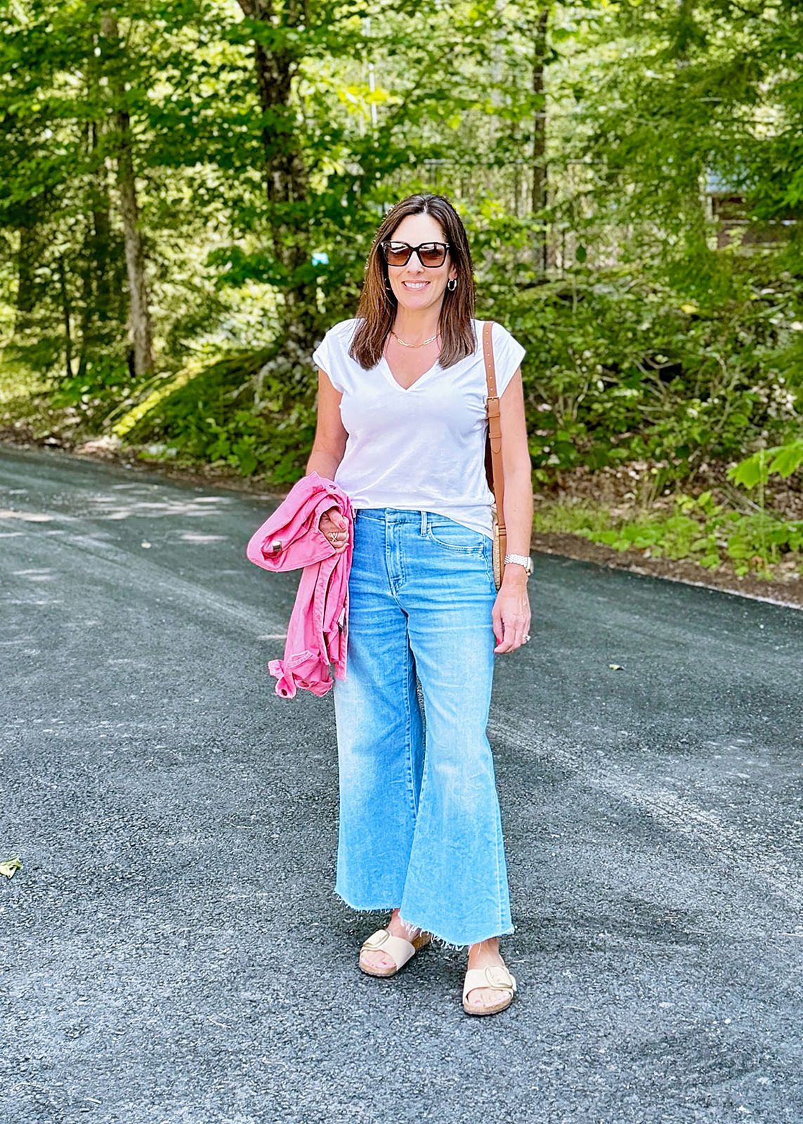 Wide-Leg Jeans and Slide Sandals for Relaxed Travel Wide-Leg Jeans and Slide Sandals for Relaxed Travel — Road Trip Outfits