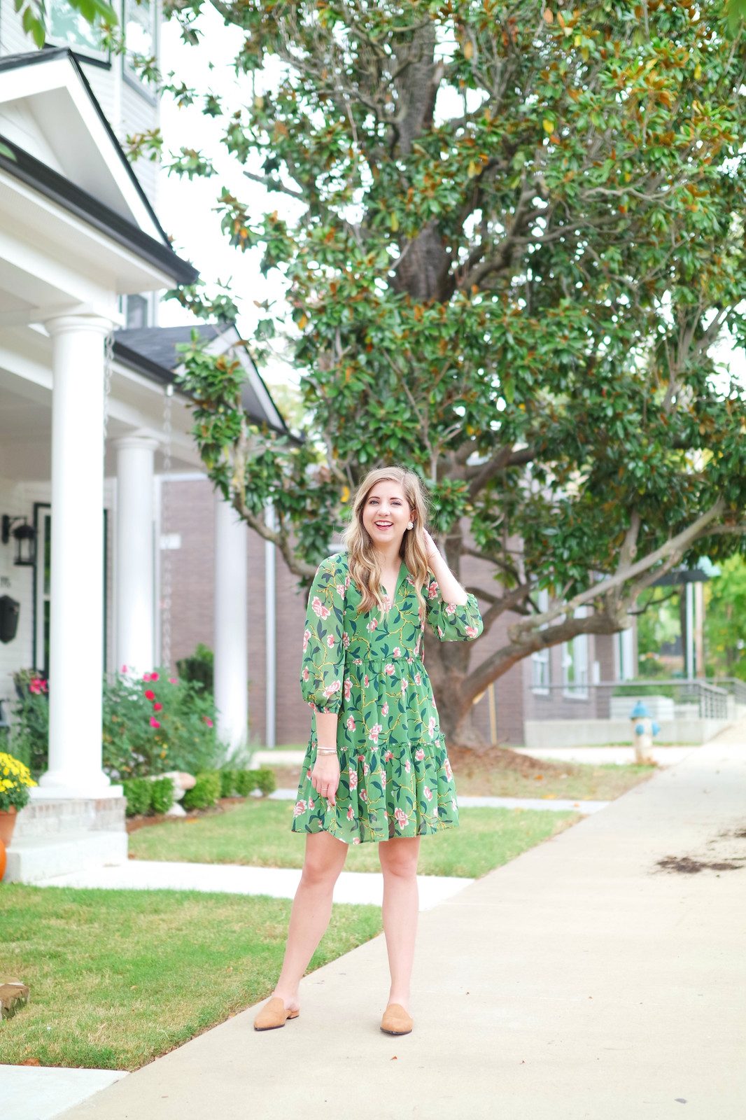 What To Look For In Fall Floral Dresses - Thrifty Pineapple