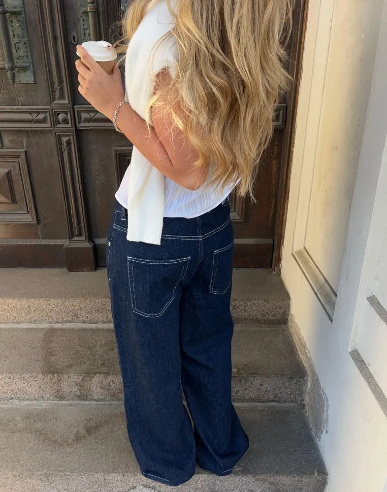 Dark Wash Wide-Leg Jeans with Knit Scarf — Baggy Jeans