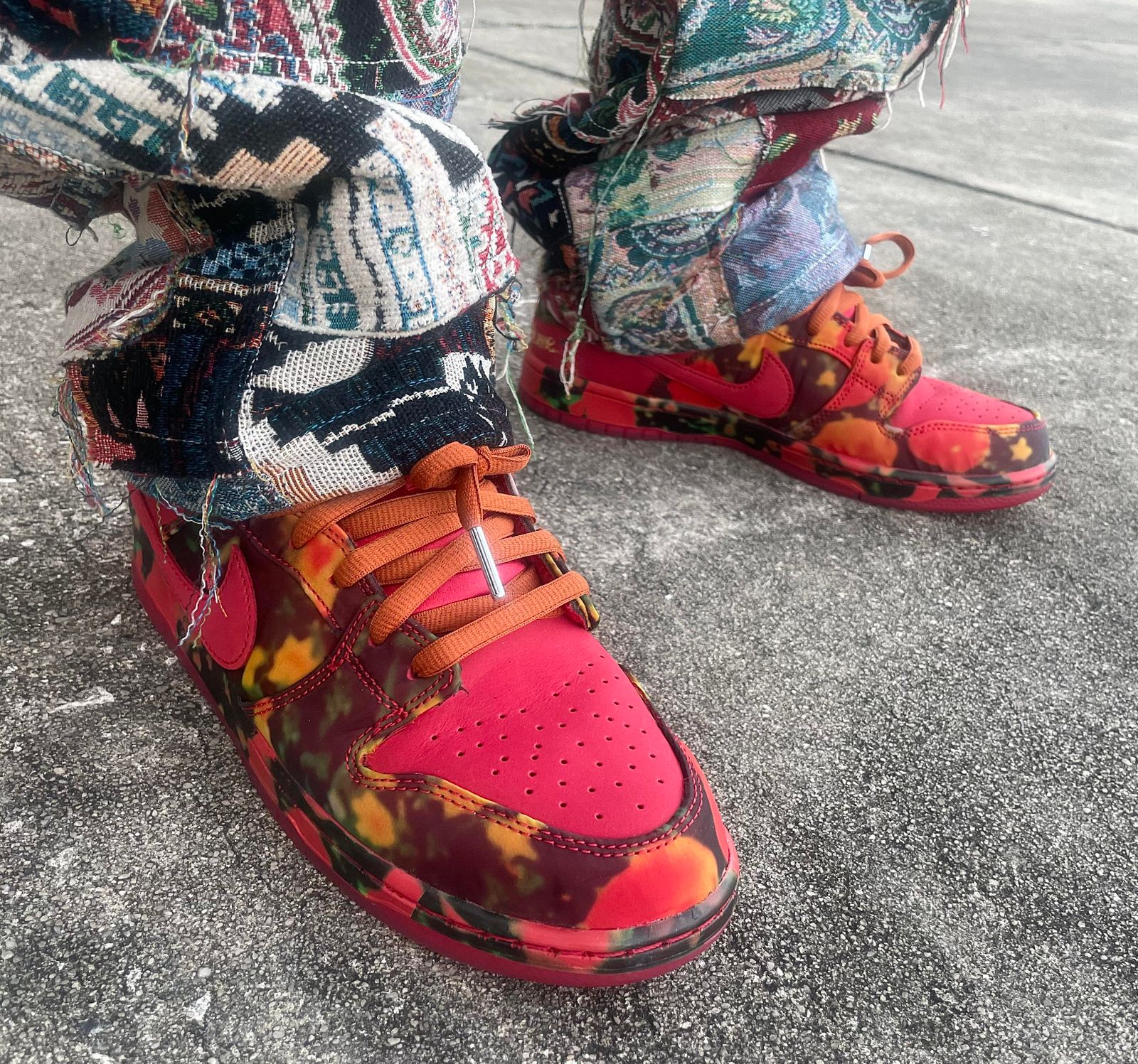Tie-Dye Dunks with Distressed Patchwork Jeans Tie-Dye Dunks with Distressed Patchwork Jeans — Nike Dunk Outfits