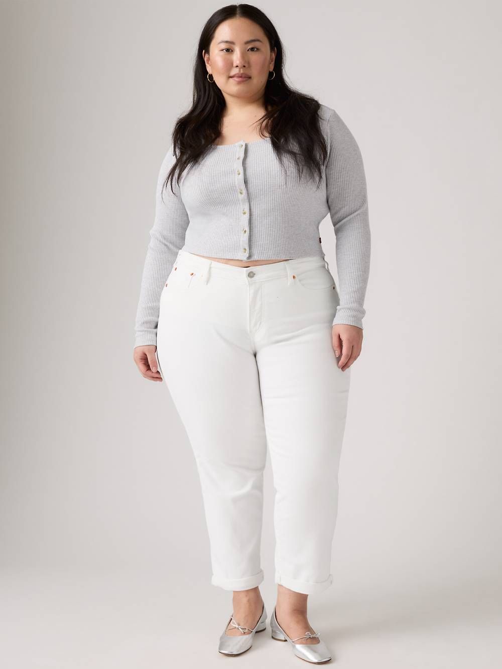 White Boyfriend Jeans with Grey Cardigan and Silver Flats White Boyfriend Jeans with Grey Cardigan and Silver Flats