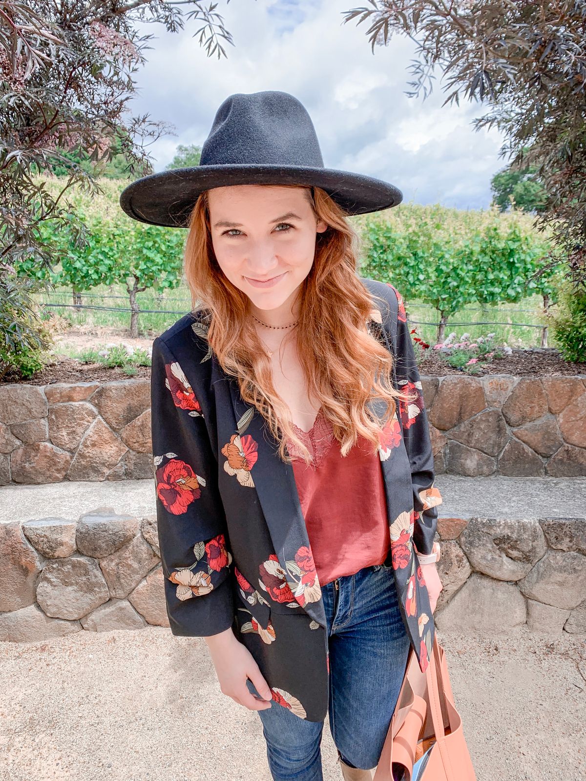 Dark Wide Brim Hat with Floral Blazer and Jeans Dark Wide Brim Hat with Floral Blazer and Jeans — Wide Brim Hat Outfits