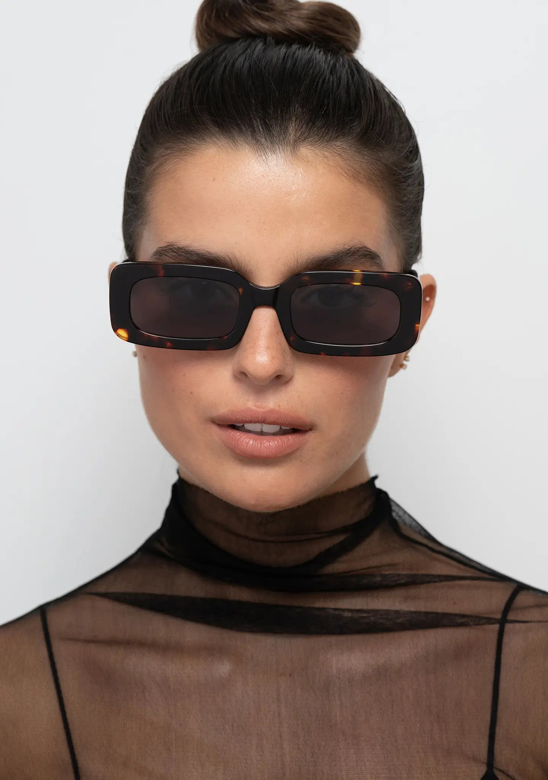 Edgy Appeal: Rectangular Tortoiseshell Sunglasses with Mesh Top — Sunglasses for Oval Face