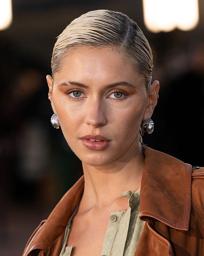 Sleek Wet-Look Bob With Deep Side Part Sleek Wet-Look Bob With Deep Side Part — Side Part Hairstyles