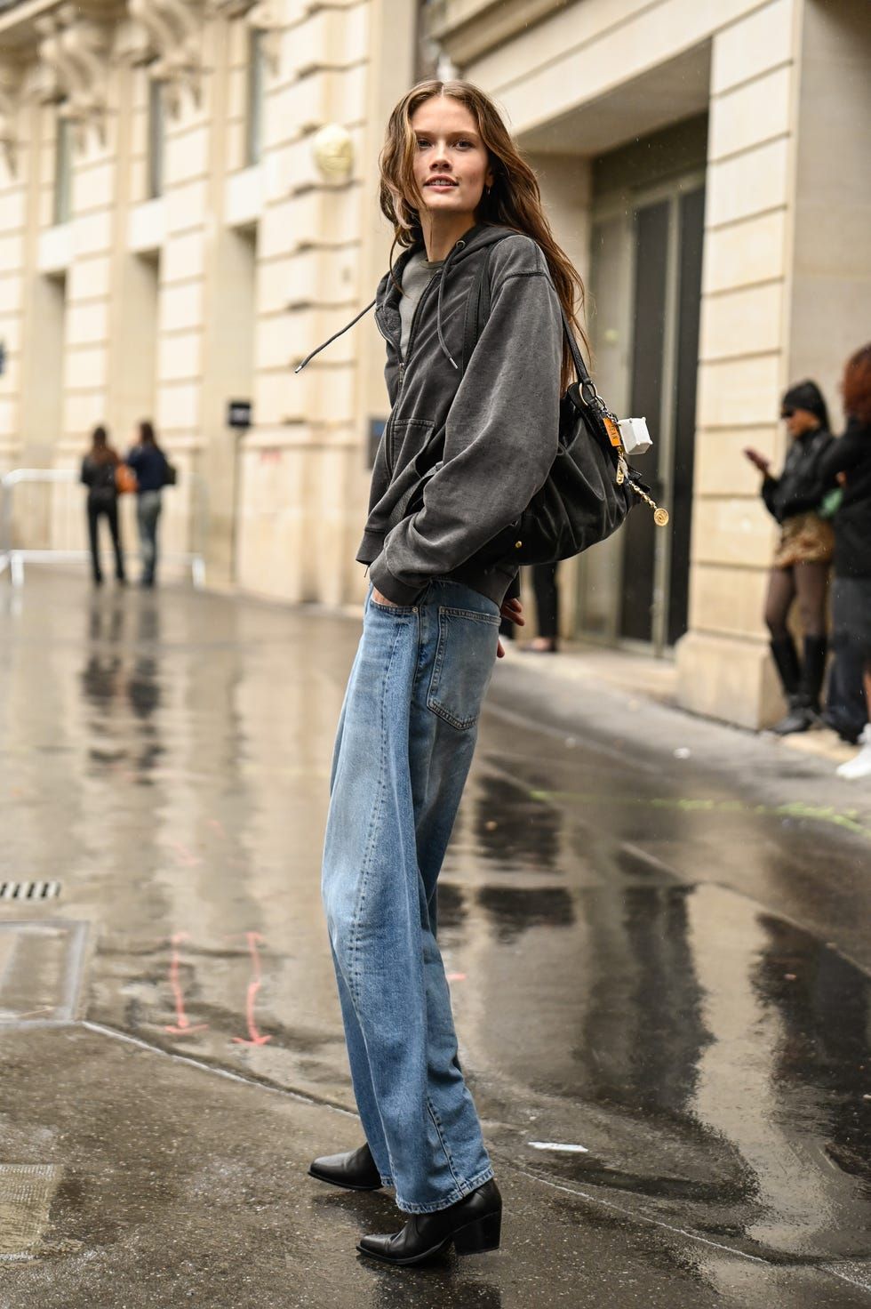 Embroidered Straight Leg Jeans with Black Shirt Embroidered Straight Leg Jeans with Black Shirt — Boyfriend Jeans Outfits