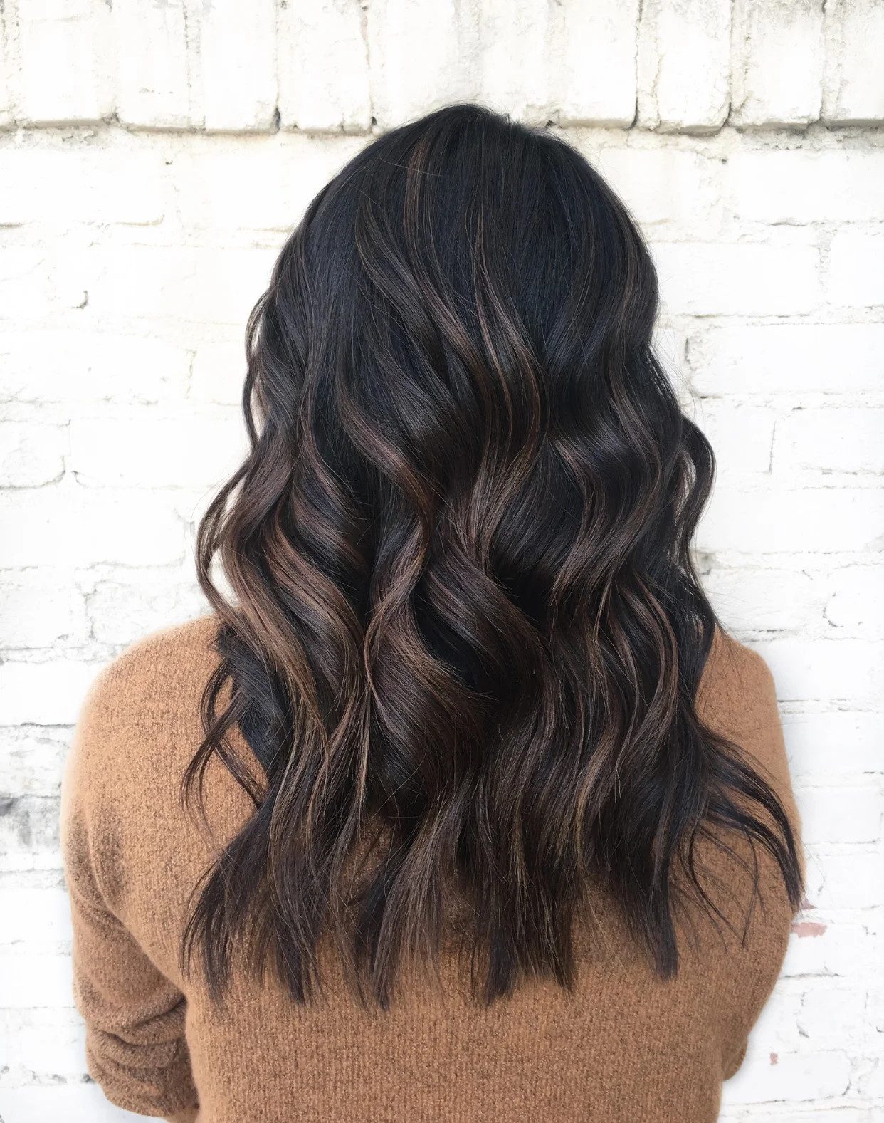 Collarbone Ash Blonde With Natural Root Shadow Collarbone Ash Blonde With Natural Root Shadow — Shadow Root
