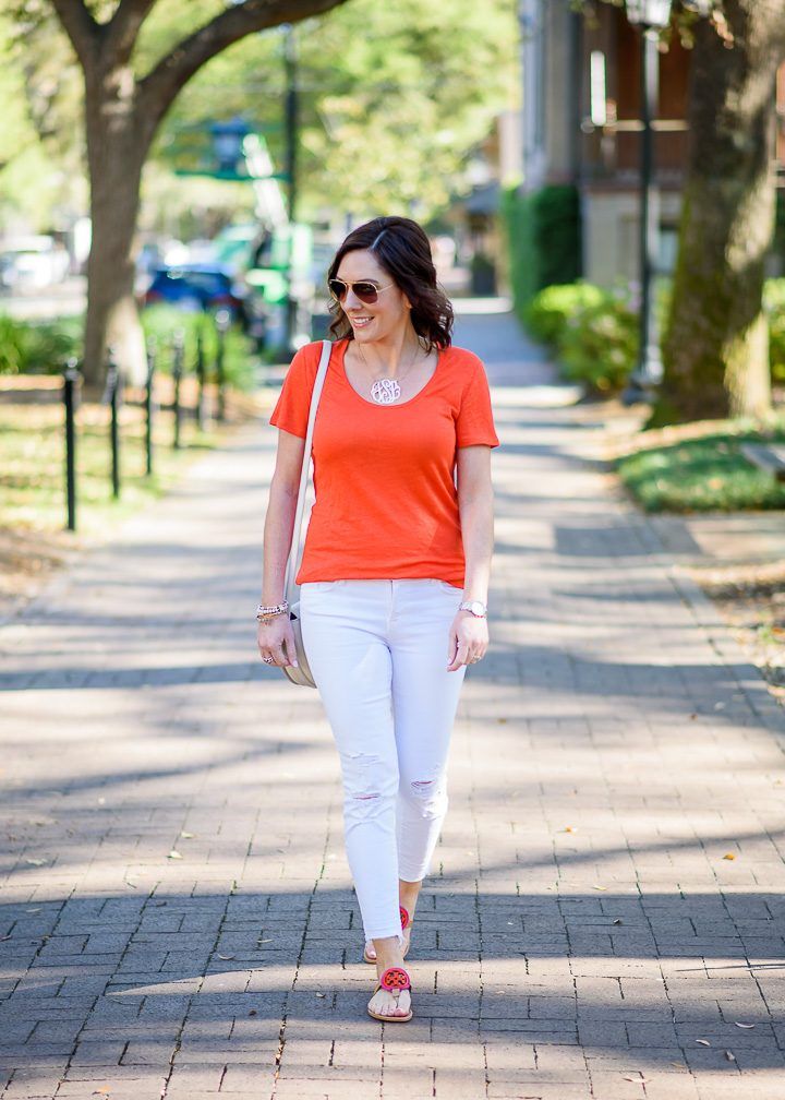 Orange T-Shirt and White Ripped Jeans with Red Sandals Orange T-Shirt and White Ripped Jeans with Red Sandals — Savannah Outfits